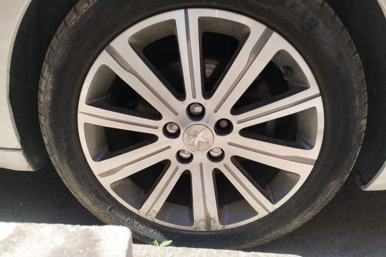 Used Peugeot 408 2014 1.8L Automatic Luxury Edition Right Front Wheel Hub