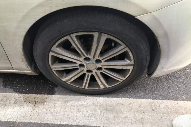 Used Peugeot 408 2014 1.8L Automatic Luxury Edition Right Front Wheel Hub