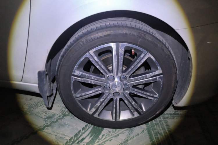Used Peugeot 408 2014 1.8L Automatic Luxury Edition Right Front Wheel Hub