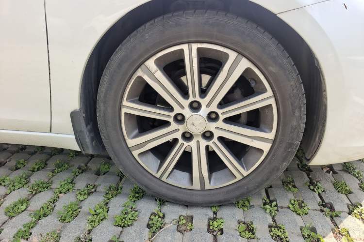 Used Peugeot 408 2014 1.8L Automatic Luxury Edition Right Front Wheel Hub
