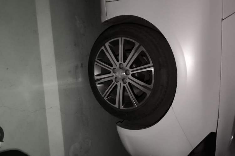 Used Peugeot 408 2014 1.8L Automatic Luxury Edition Right Front Wheel Hub