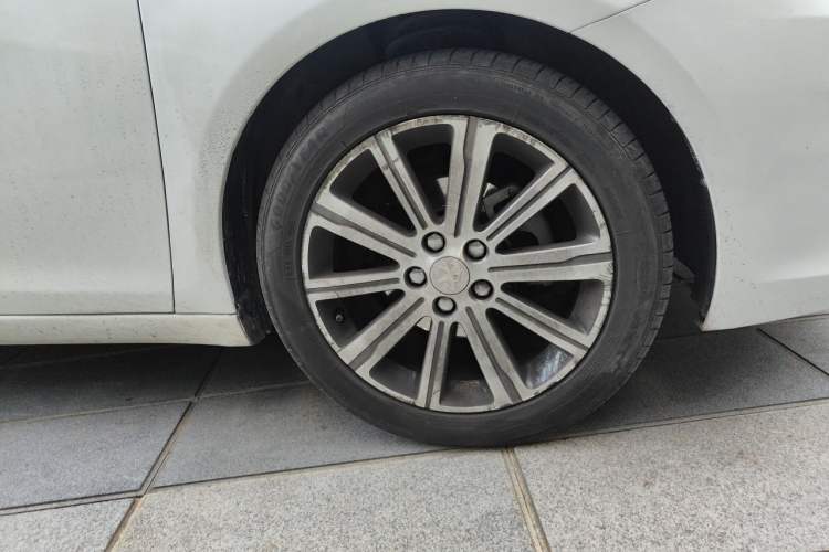 Used Peugeot 408 2014 1.8L Automatic Luxury Edition Right Front Wheel Hub