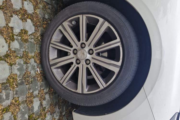 Used Peugeot 408 2014 1.8L Automatic Luxury Edition Right Front Wheel Hub