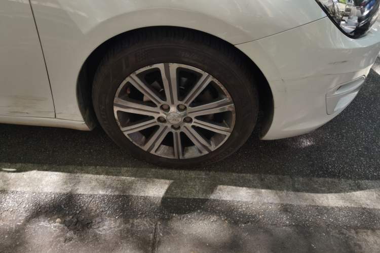 Used Peugeot 408 2014 1.8L Automatic Luxury Edition Right Front Wheel Hub