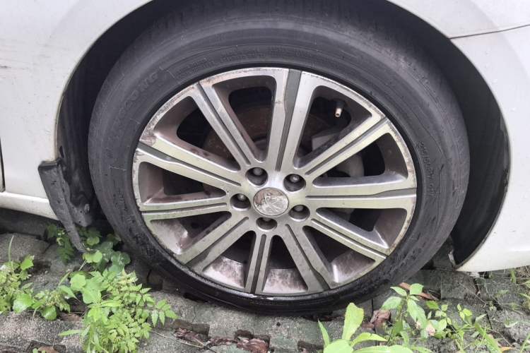 Used Peugeot 408 2014 1.8L Automatic Luxury Edition Right Front Wheel Hub