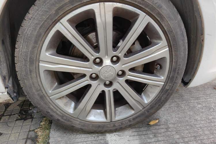 Used Peugeot 408 2014 1.8L Automatic Luxury Edition Right Front Wheel Hub