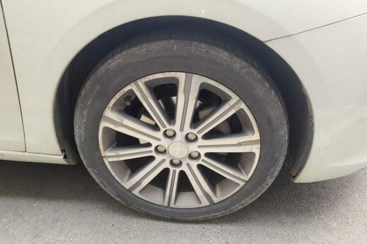 Used Peugeot 408 2014 1.8L Automatic Luxury Edition Right Front Wheel Hub