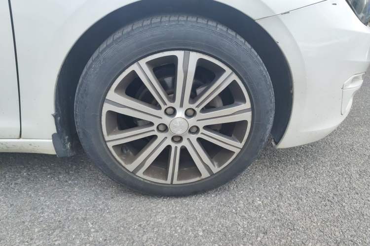 Used Peugeot 408 2014 1.8L Automatic Luxury Edition Right Front Wheel Hub