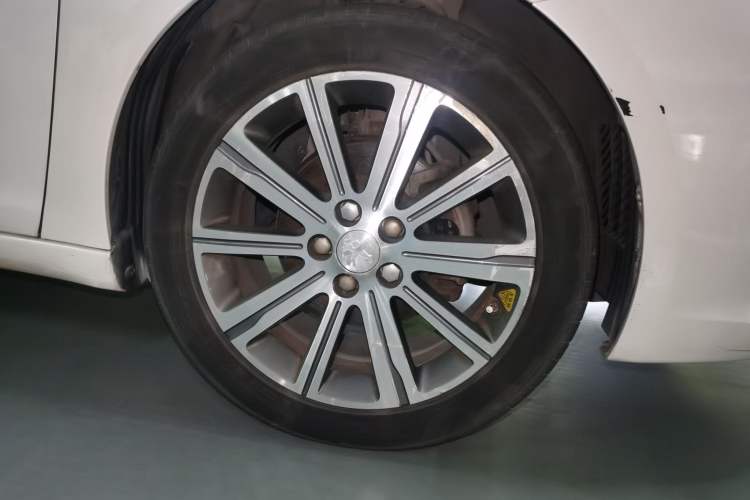 Used Peugeot 408 2014 1.8L Automatic Luxury Edition Right Front Wheel Hub
