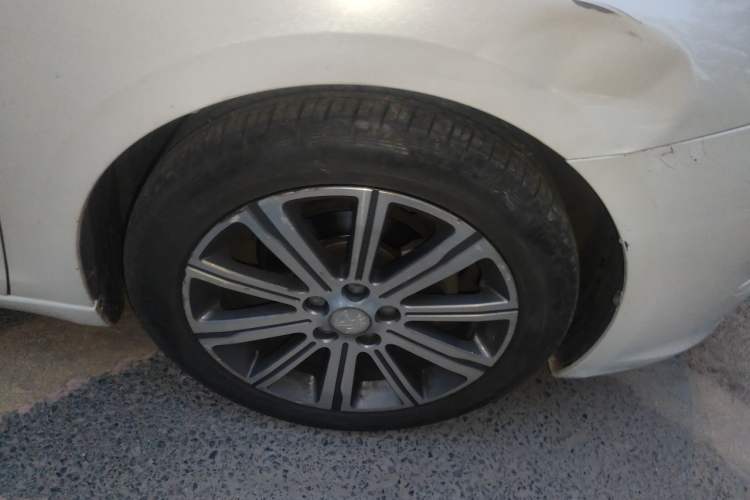 Used Peugeot 408 2014 1.8L Automatic Luxury Edition Right Front Wheel Hub