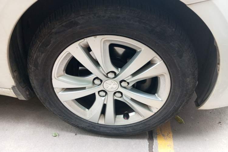 Used Peugeot 408 2014 1.8L Manual Leading Edition Right Front Wheel Hub