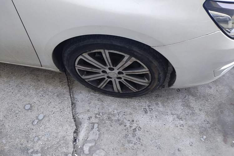 Used Peugeot 408 2014 1.8L Automatic Luxury Edition Right Front Wheel Hub