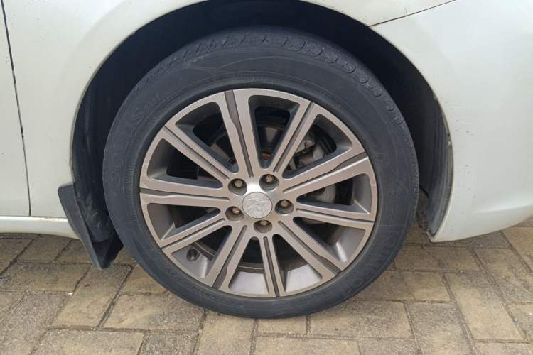 Used Peugeot 408 2014 1.8L Automatic Luxury Edition Right Front Wheel Hub