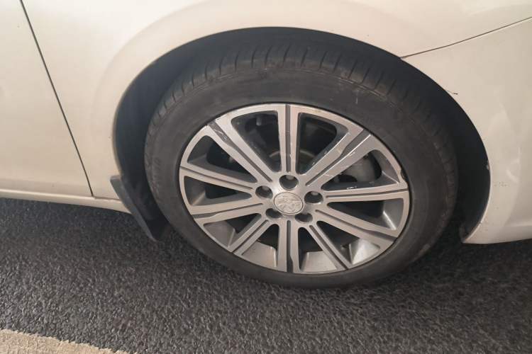 Used Peugeot 408 2014 1.6T Automatic Prestige Edition Right Front Wheel Hub