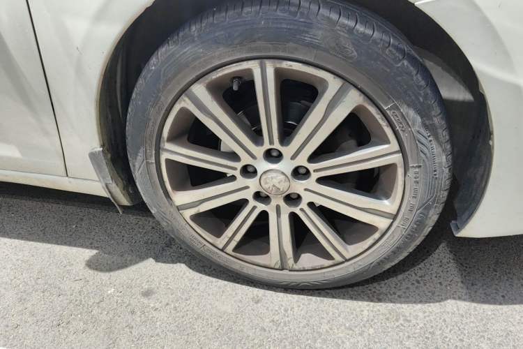Used Peugeot 408 2014 1.8L Automatic Luxury Edition Right Front Wheel Hub