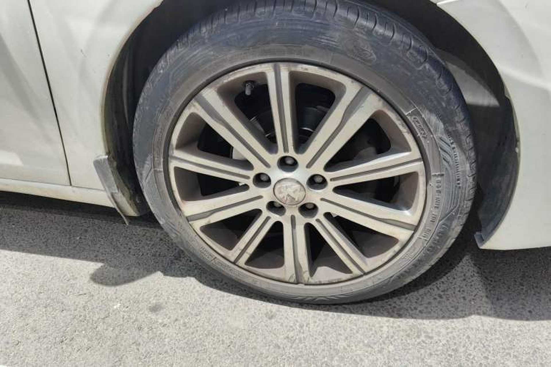 Used Peugeot 408 2014 1.8L Automatic Luxury Edition Right Front Wheel Hub
