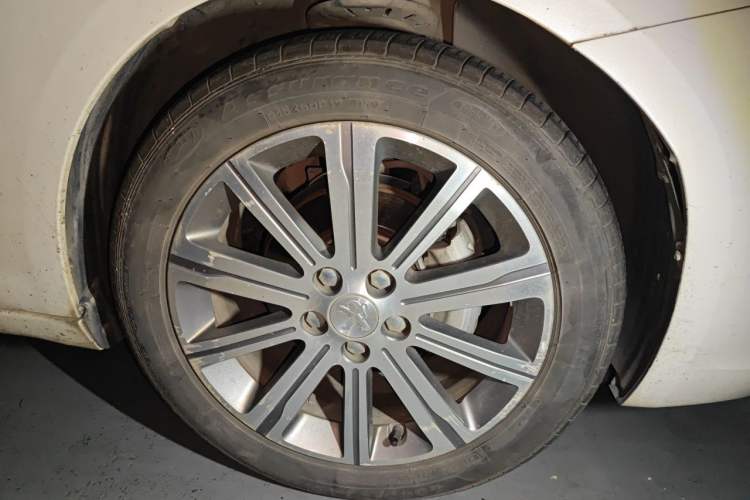 Used Peugeot 408 2014 1.8L Automatic Luxury Edition Right Front Wheel Hub