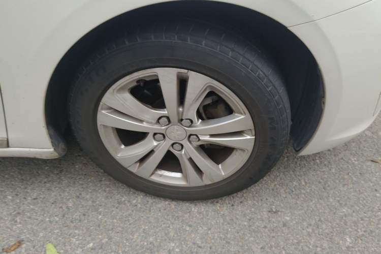 Used Peugeot 408 2014 1.8L Manual Leading Edition Right Front Wheel Hub