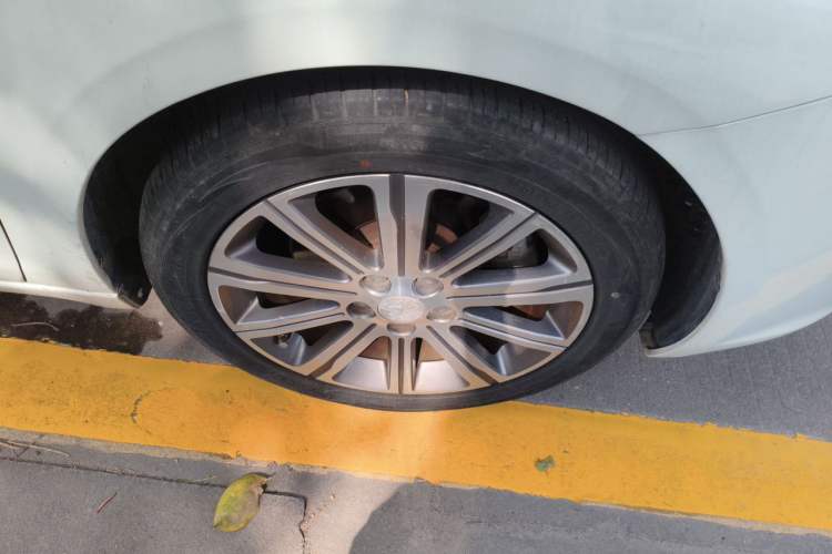 Used Peugeot 408 2014 1.6T Automatic Prestige Edition Right Front Wheel Hub
