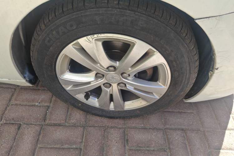 Used Peugeot 408 2014 1.8L Automatic Leading Edition Right Front Wheel Hub