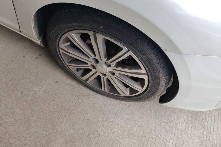 Used Peugeot 408 2014 1.8L Automatic Luxury Edition Right Front Wheel Hub