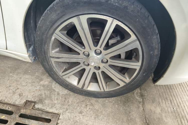 Used Peugeot 408 2014 1.8L Automatic Luxury Edition Right Front Wheel Hub
