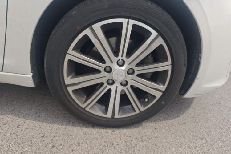 Used Peugeot 408 2014 1.6T Automatic Prestige Edition Right Front Wheel Hub
