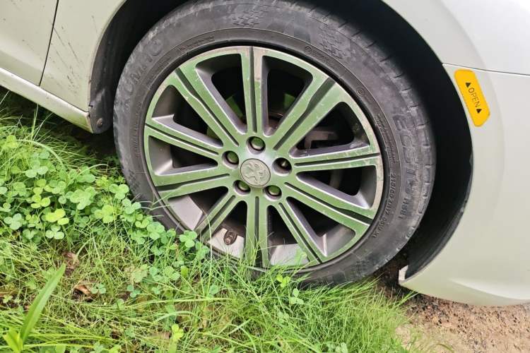 Used Peugeot 408 2014 1.8L Automatic Luxury Edition Right Front Wheel Hub