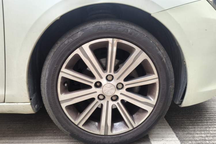 Used Peugeot 408 2014 1.8L Automatic Luxury Edition Right Front Wheel Hub