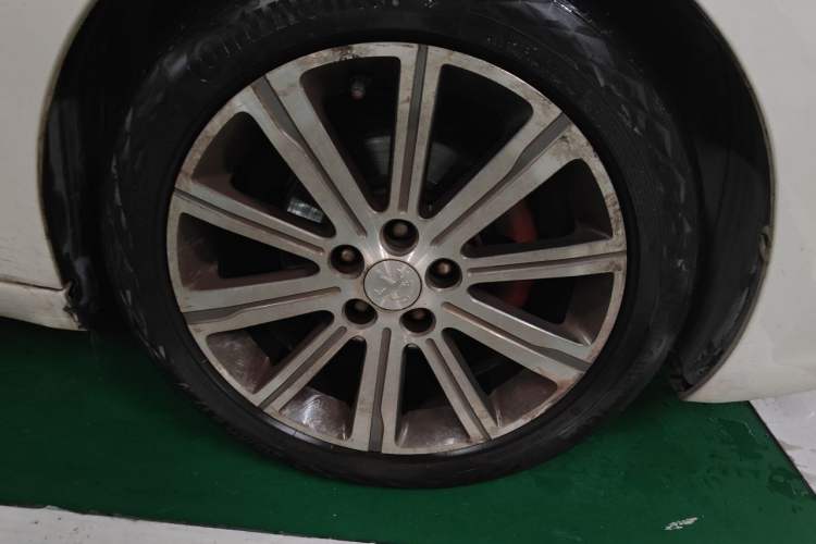 Used Peugeot 408 2014 1.8L Automatic Luxury Edition Right Front Wheel Hub