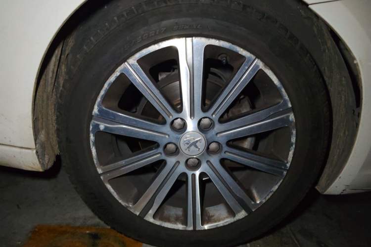 Used Peugeot 408 2014 1.8L Automatic Luxury Edition Right Front Wheel Hub