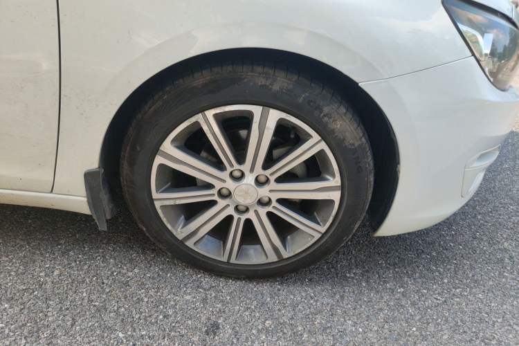 Used Peugeot 408 2014 1.8L Automatic Luxury Edition Right Front Wheel Hub