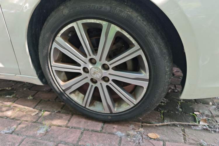 Used Peugeot 408 2014 1.8L Automatic Luxury Edition Right Front Wheel Hub