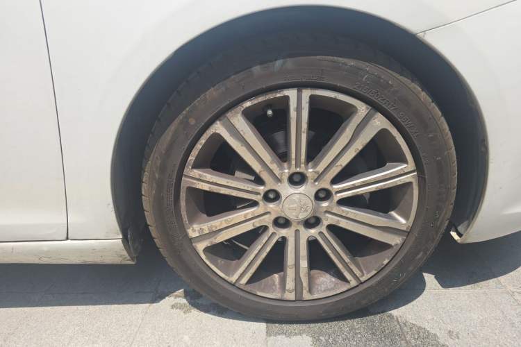 Used Peugeot 408 2014 1.8L Automatic Luxury Edition Right Front Wheel Hub