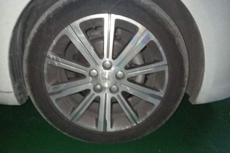 Used Peugeot 408 2014 1.8L Automatic Luxury Edition Right Front Wheel Hub