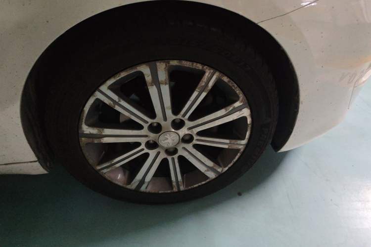 Used Peugeot 408 2014 1.8L Automatic Luxury Edition Right Front Wheel Hub