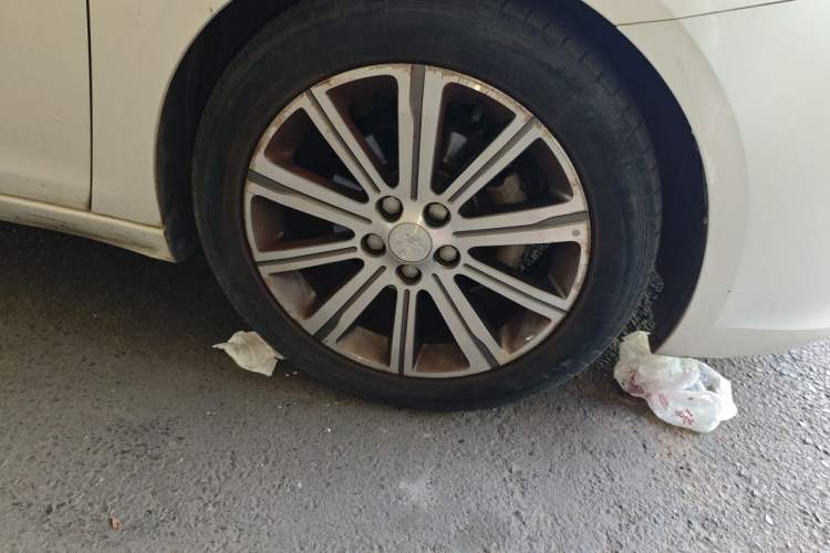 Used Peugeot 408 2014 1.8L Automatic Luxury Edition Right Front Wheel Hub