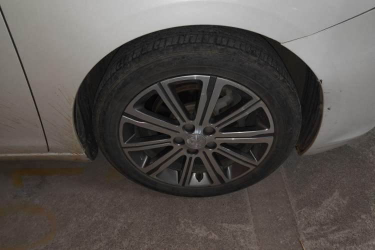 Used Peugeot 408 2014 1.8L Automatic Luxury Edition Right Front Wheel Hub