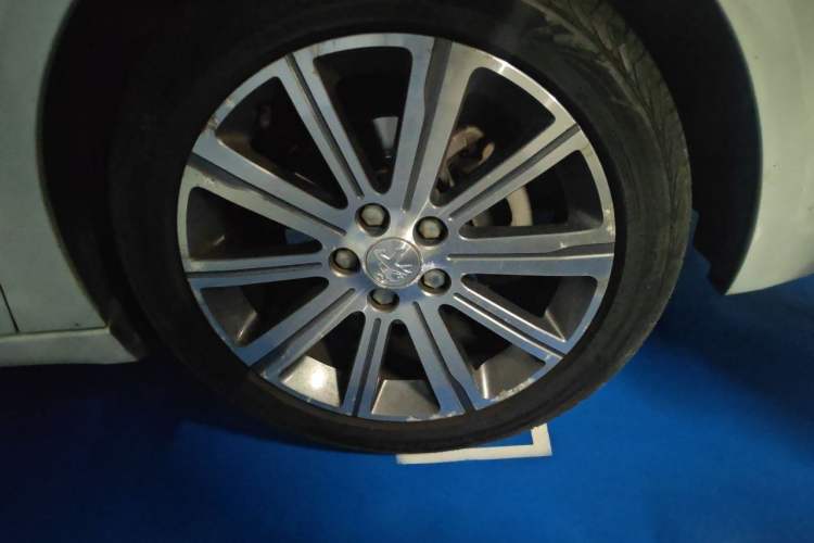 Used Peugeot 408 2014 1.8L Automatic Luxury Edition Right Front Wheel Hub