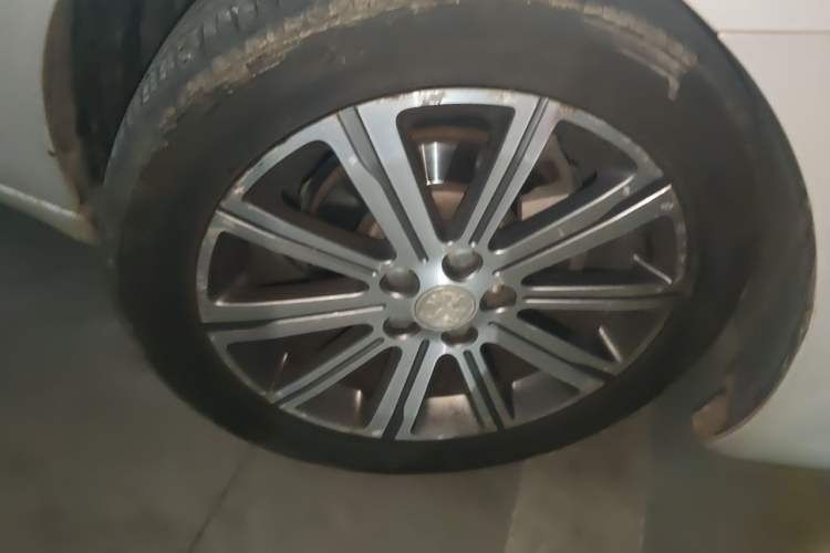 Used Peugeot 408 2014 1.8L Automatic Luxury Edition Right Front Wheel Hub