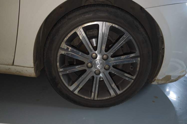 Used Peugeot 408 2014 1.8L Automatic Luxury Edition Right Front Wheel Hub
