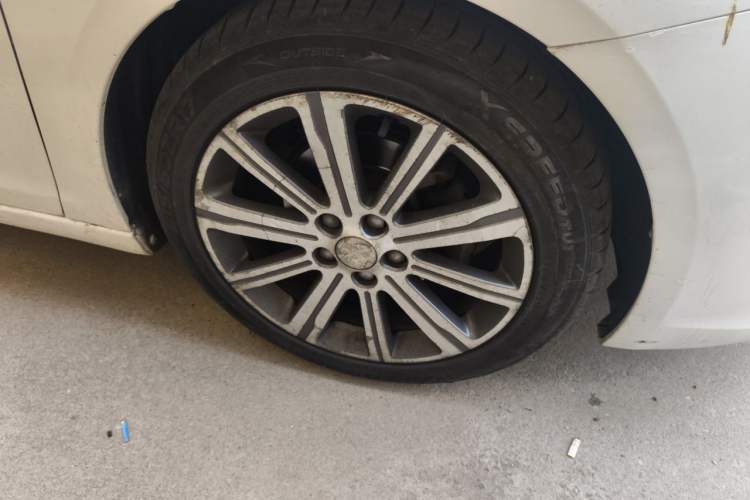 Used Peugeot 408 2014 1.8L Automatic Luxury Edition Right Front Wheel Hub