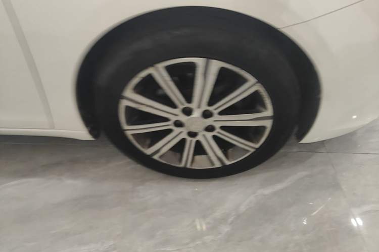 Used Peugeot 408 2014 1.8L Automatic Luxury Edition Right Front Wheel Hub