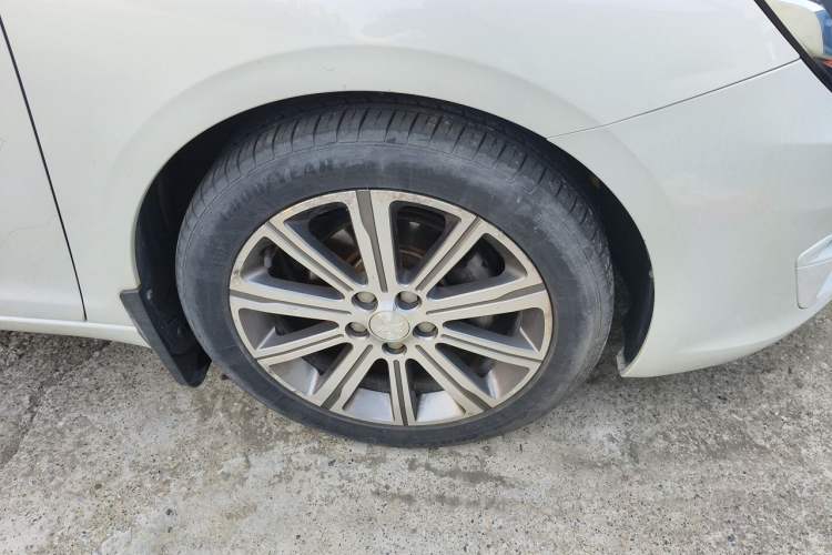 Used Peugeot 408 2014 1.8L Automatic Luxury Edition Right Front Wheel Hub