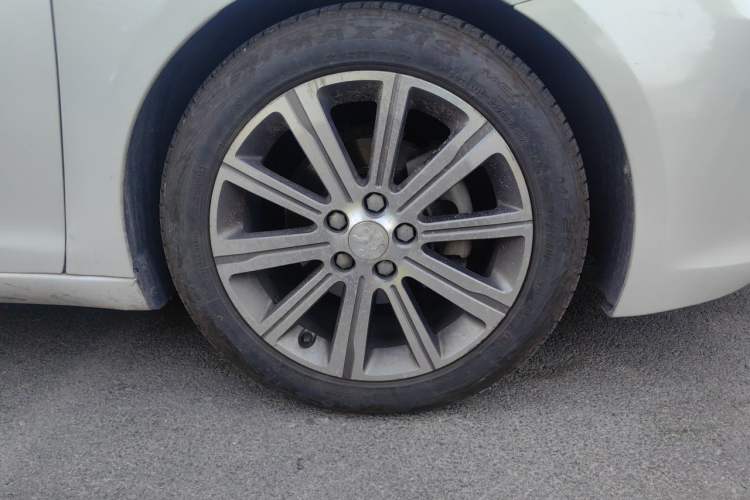 Used Peugeot 408 2014 1.8L Automatic Luxury Edition Right Front Wheel Hub