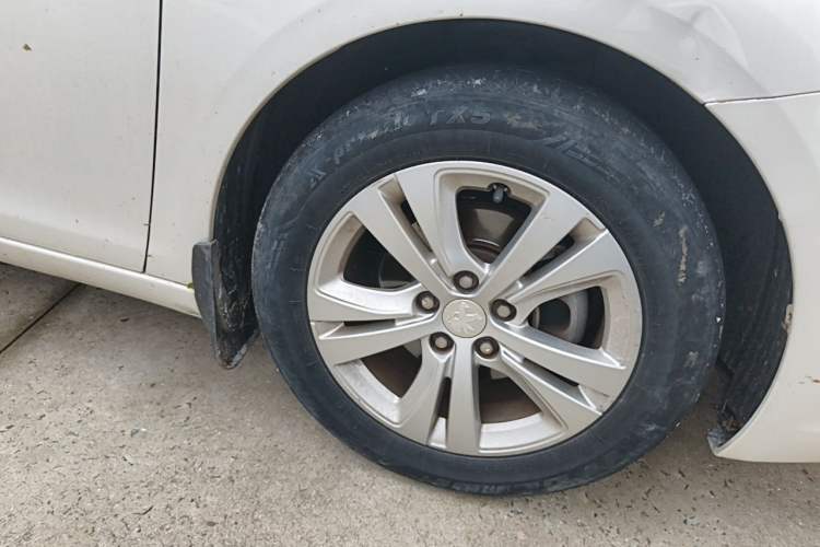 Used Peugeot 408 2014 1.8L Manual Leading Edition Right Front Wheel Hub