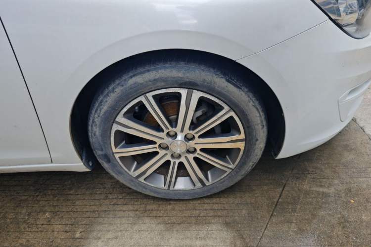 Used Peugeot 408 2014 1.8L Automatic Luxury Edition Right Front Wheel Hub