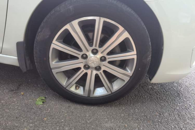 Used Peugeot 408 2014 1.8L Automatic Luxury Edition Right Front Wheel Hub