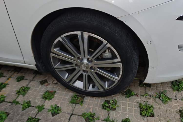 Used Peugeot 408 2014 1.6T Automatic Supreme Edition Right Front Wheel Hub