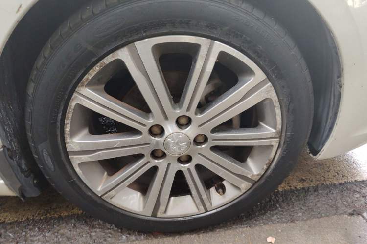 Used Peugeot 408 2014 1.8L Automatic Luxury Edition Right Front Wheel Hub